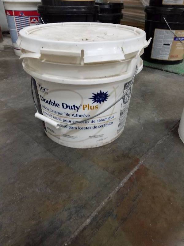 lot 65 image: TEC Double Duty Plus White Ceramic 3.5-Gallon Tile Adhesive