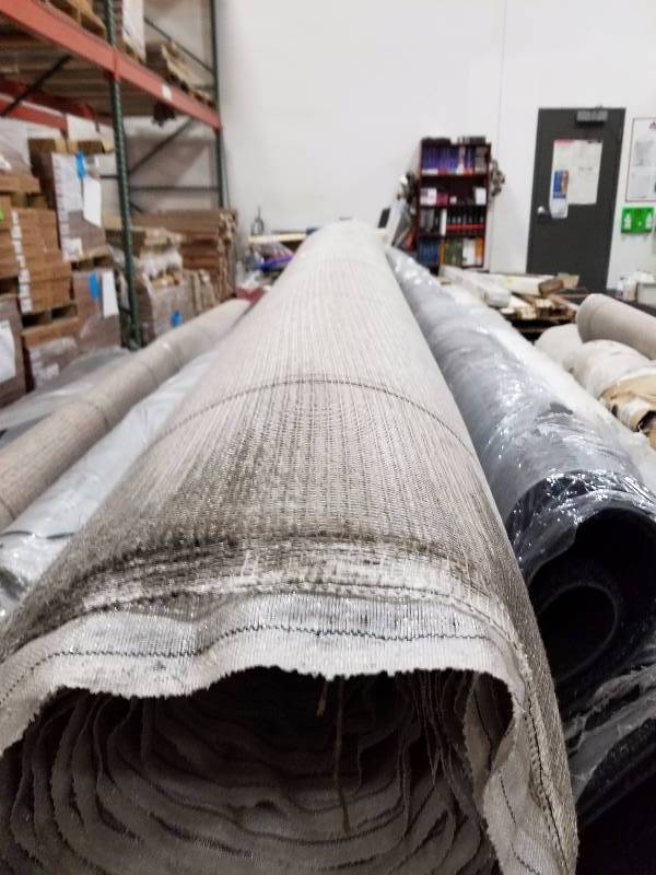 lot 29 image: Cut Pile Plush Border Carpet