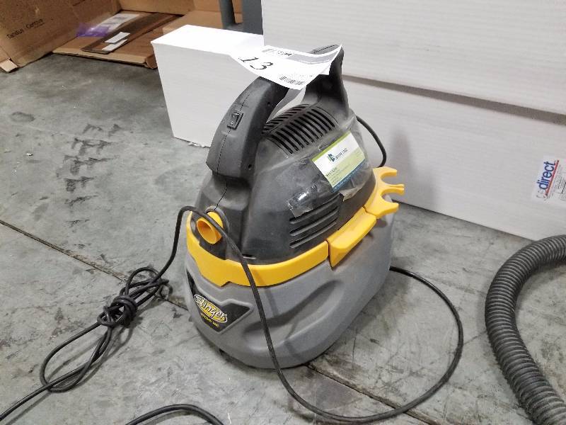 lot 13 image: Emerson Electric Stinger WetDry Vac