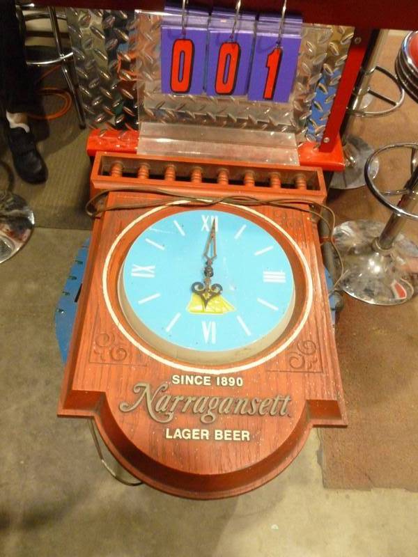 SnS Auctions # 297 Sporting goods, Beers signs & Misc.