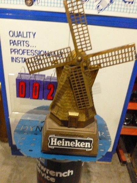 SnS Auctions # 297 Sporting goods, Beers signs & Misc.