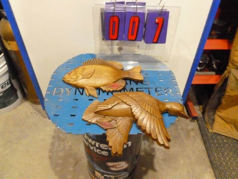 SnS Auctions # 297 Sporting goods, Beers signs & Misc.