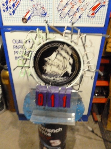 SnS Auctions # 297 Sporting goods, Beers signs & Misc.
