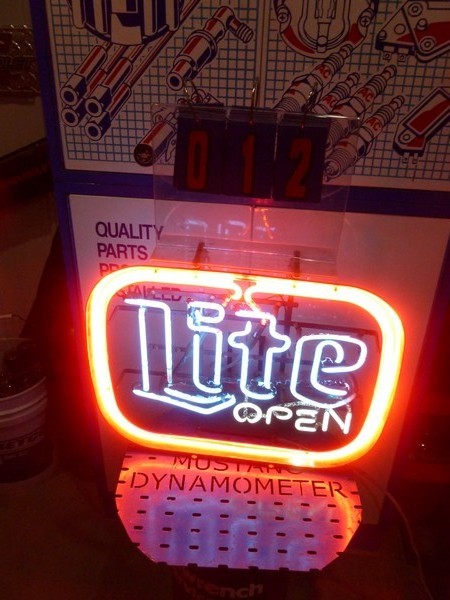 SnS Auctions # 297 Sporting goods, Beers signs & Misc.