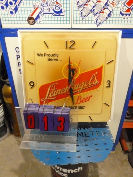 SnS Auctions # 297 Sporting goods, Beers signs & Misc.