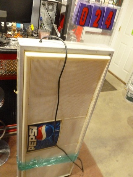 SnS Auctions # 297 Sporting goods, Beers signs & Misc.