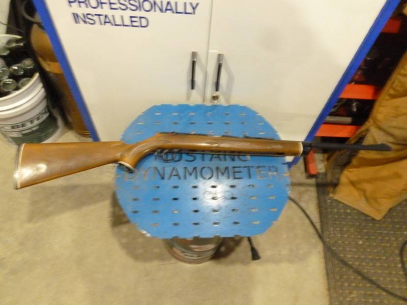 SnS Auctions # 297 Sporting goods, Beers signs & Misc.