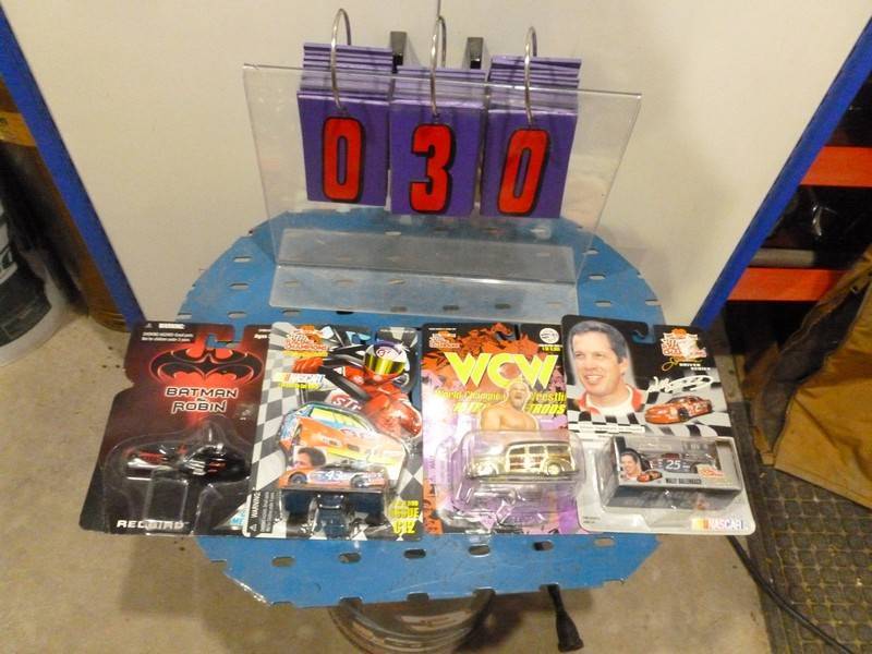 SnS Auctions # 297 Sporting goods, Beers signs & Misc.