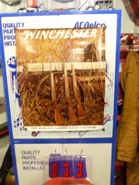 SnS Auctions # 297 Sporting goods, Beers signs & Misc.