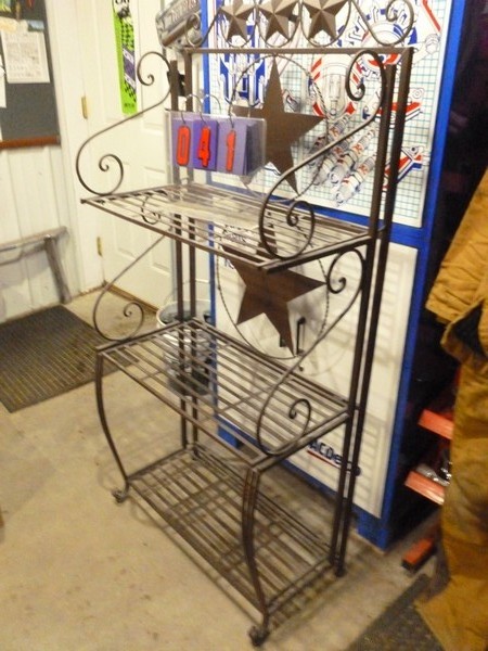 SnS Auctions # 297 Sporting goods, Beers signs & Misc.