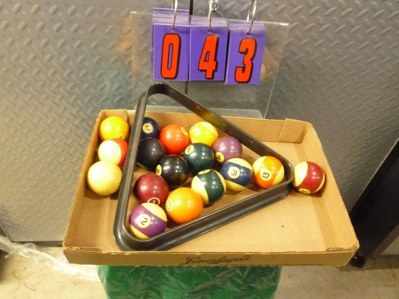 SnS Auctions # 297 Sporting goods, Beers signs & Misc.