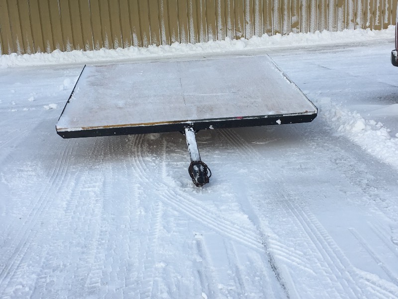 E-Z TILT SNOWMOBILEATV TRAILER