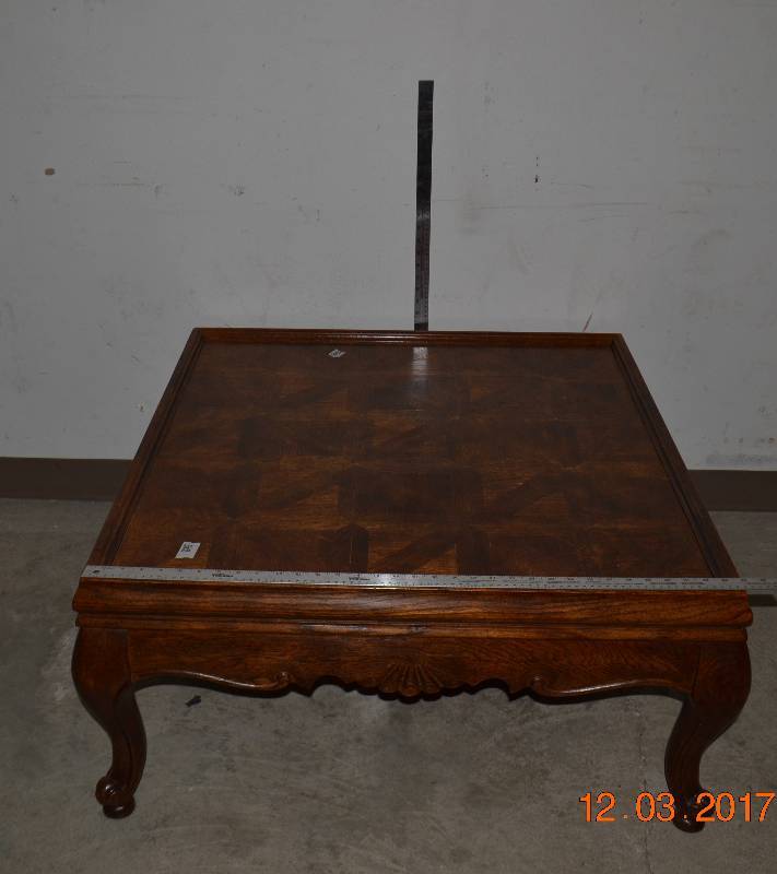 lot 25 image: CoffeeEnd Table