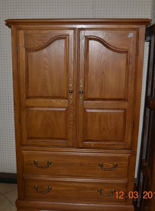 lot 26 image: Armoire Dresser