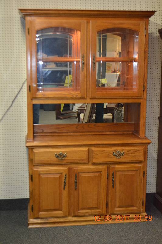 lot 27 image: Beautiful Buffett with Light