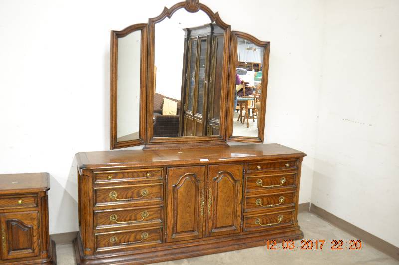 lot 37 image: Long Dresser with Trifold  Mirror