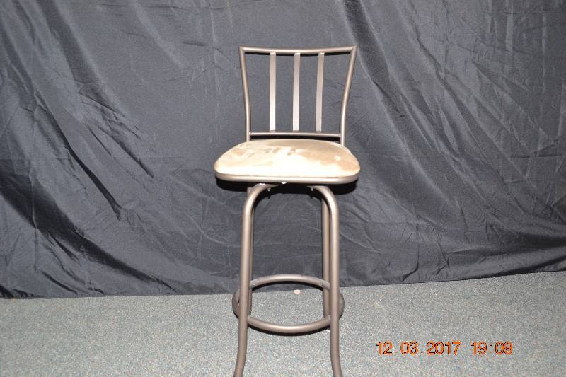 lot 10 image: Bar Stool