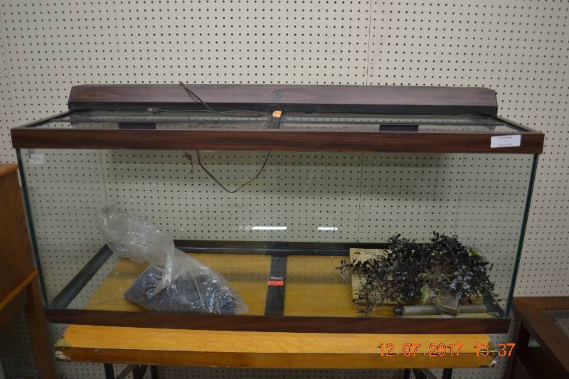lot 58 image: Large Aquarium