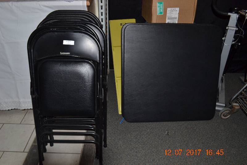 lot 65 image: Card Table with 4 Padded Chairs