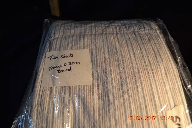 lot 82 image: Thomas OBrien Full Size Sheet Set