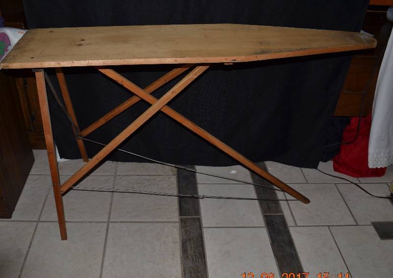 lot 103 image: Vintage Wood Iron Board
