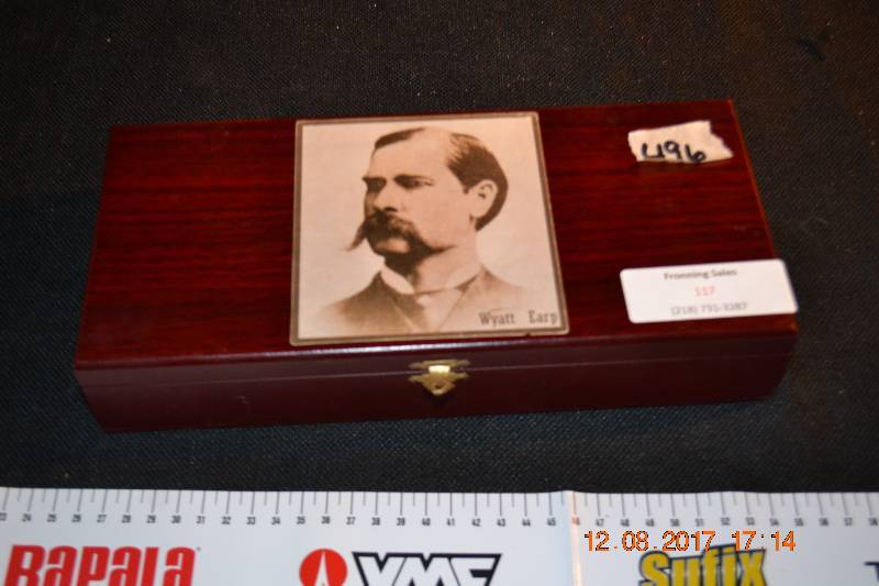 lot 117 image: Wyatt Earp KnifeBadge and Sheath