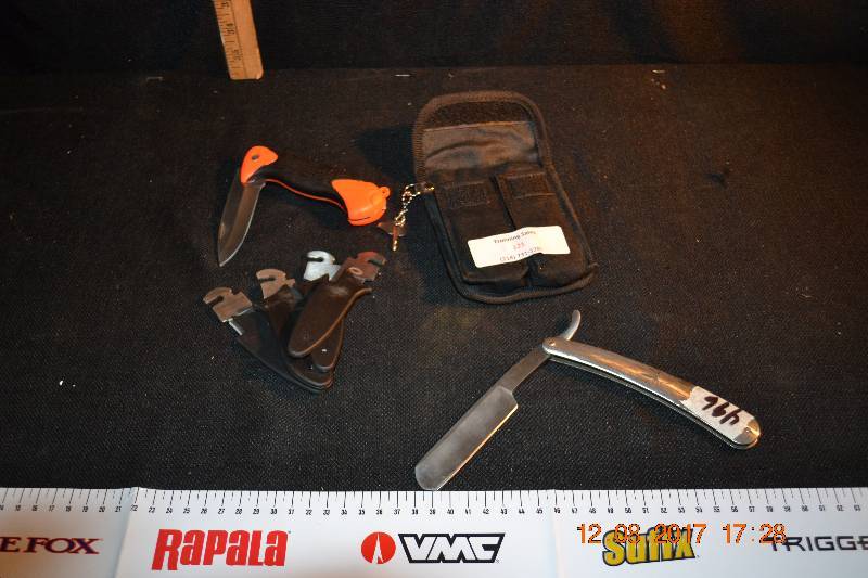 lot 121 image: Field Pro Hunting Set and Straight Razor