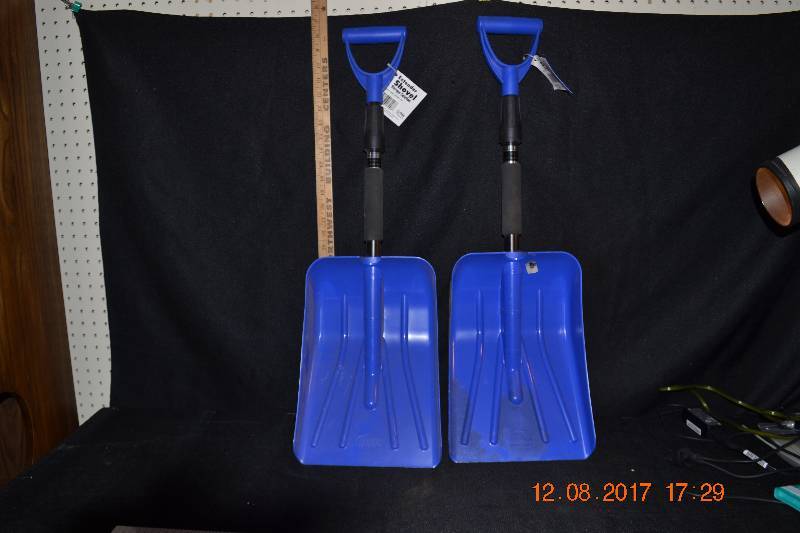 lot 122 image: Trunk Extendable Shovels