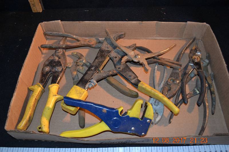 lot 130 image: Box of Misc Pliers