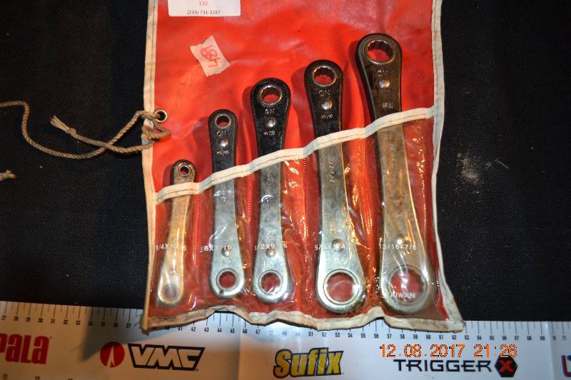lot 132 image: Ratchet wrenches set