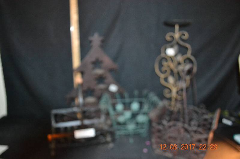 lot 140 image: Medal Baskets, Christmas tree and Candle Holder