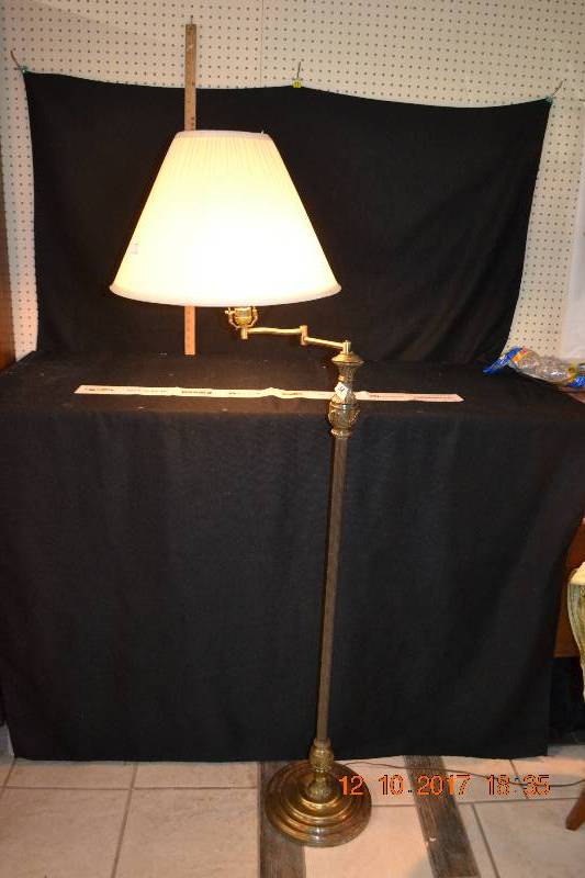 lot 52 image: Floor Lamp