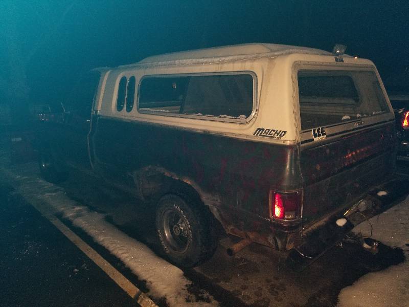 lot 2 image: 1984 Chevy K10 with 7.5 Plow