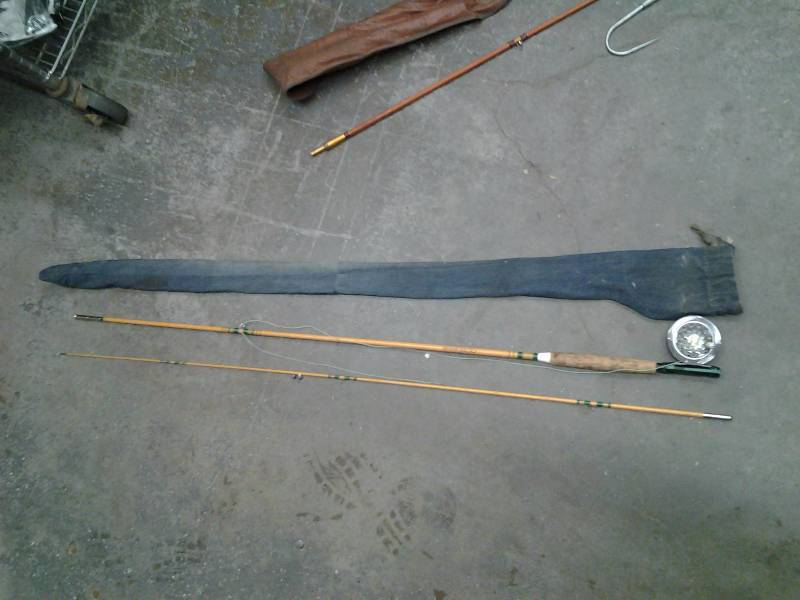 lot 2 image: 2- Piece Tru-Temper Fly Rod 8 12 Foot With Southbend Reel & Case