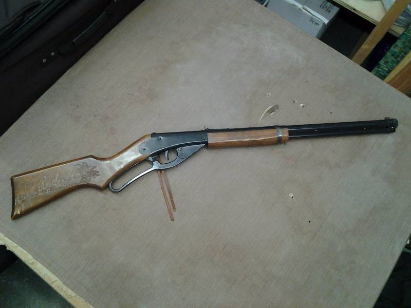 lot 5 image: Daisy Red Ryder BB Gun