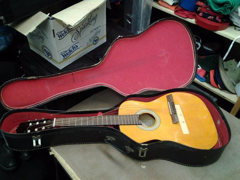 lot 11 image: Jay Jr. Guitar With Case