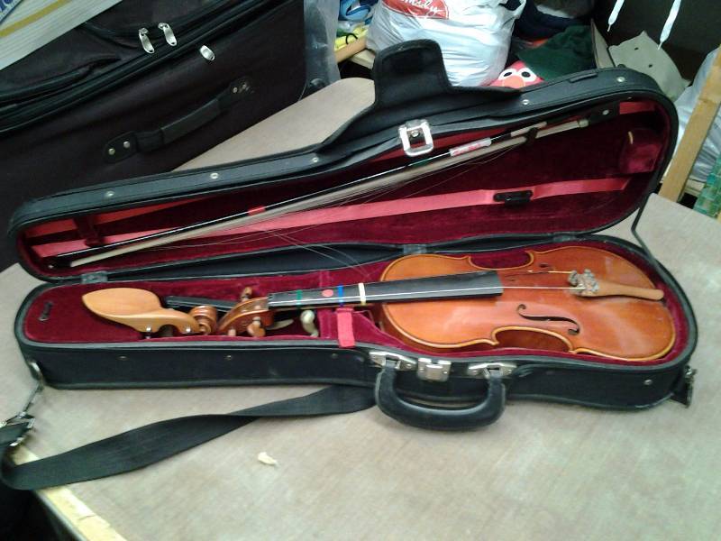 lot 12 image: Samuel Eastman Violin With Case