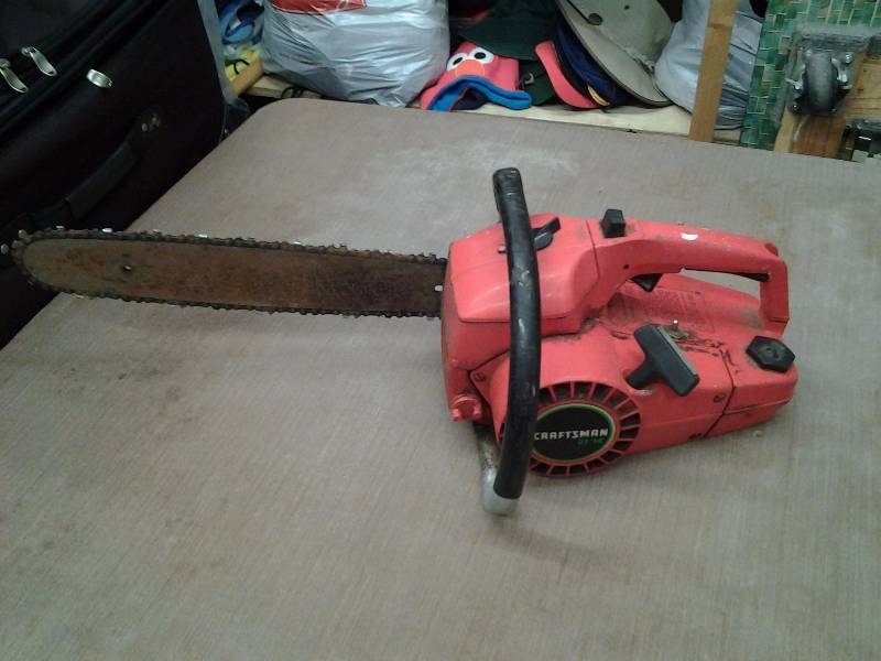 lot 15 image: Craftsman 2.1 HP 14 Inch Chain Saw