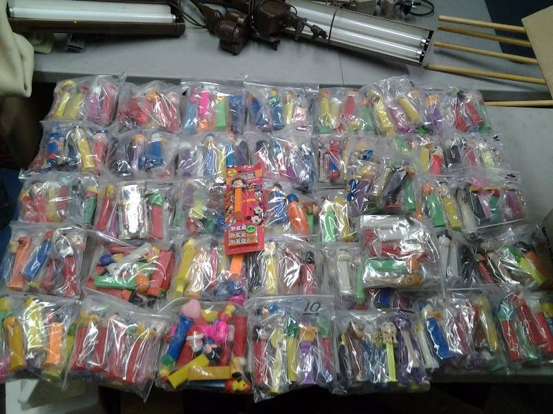 lot 38 image: Approx. 350 Pez Dispensers