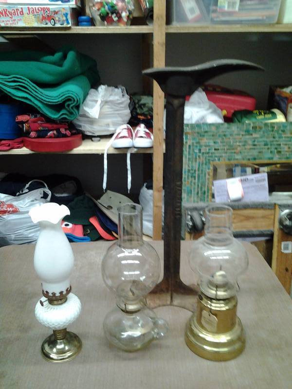lot 22 image: Shoe Last, 3-Oil Lamps (Glass, Milk Glass, Art Brass)
