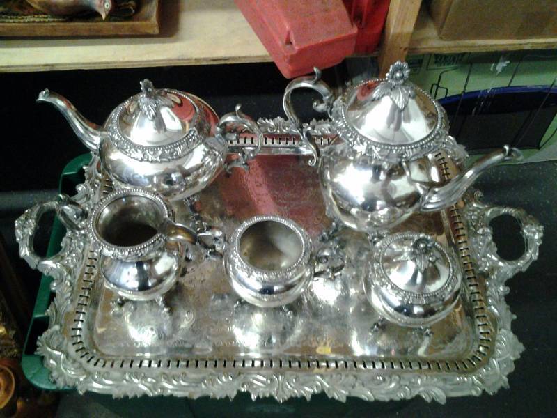 lot 25 image: Heavy Silver Service With Tray (Crown WES)