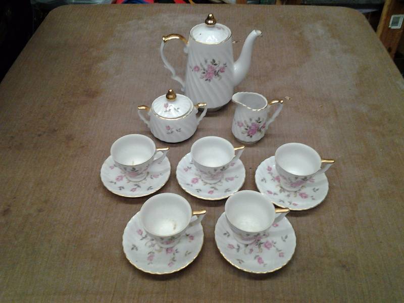 lot 26 image: Framed Victorian Plate 14x14 & Lefton China Tea Party Set