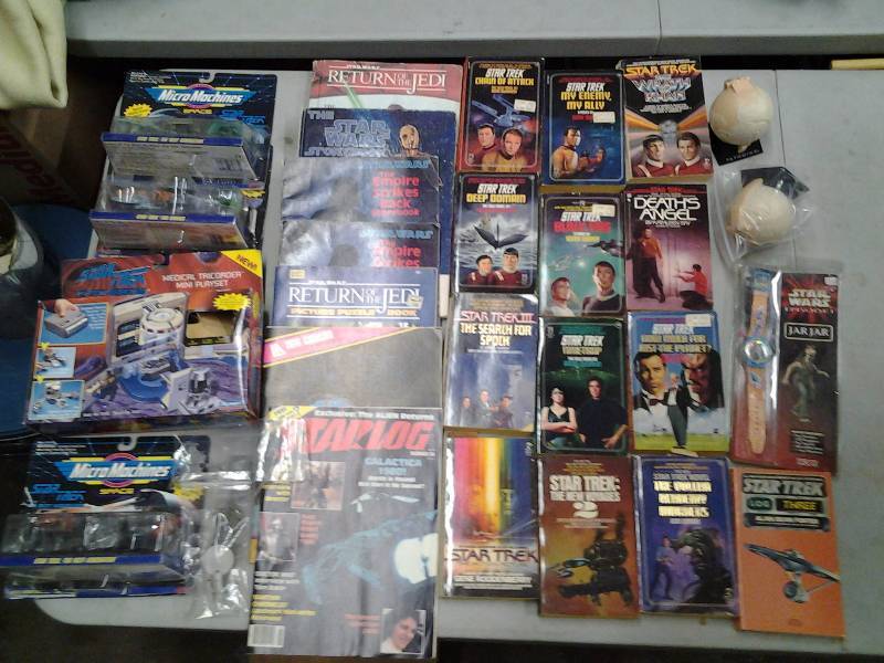 lot 42 image: Star Wars & Star Trek Toys & Books