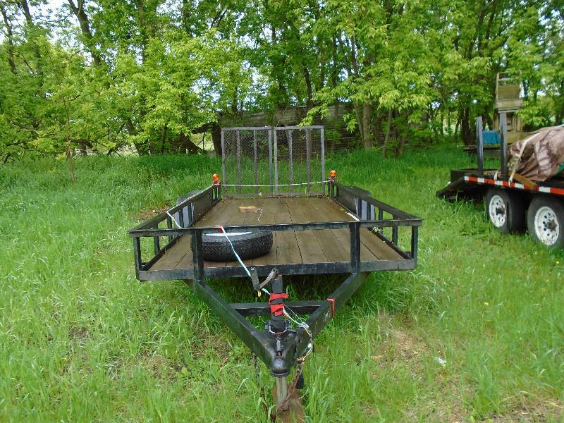 lot 1 image: 1988 Tandem Axle Trailer