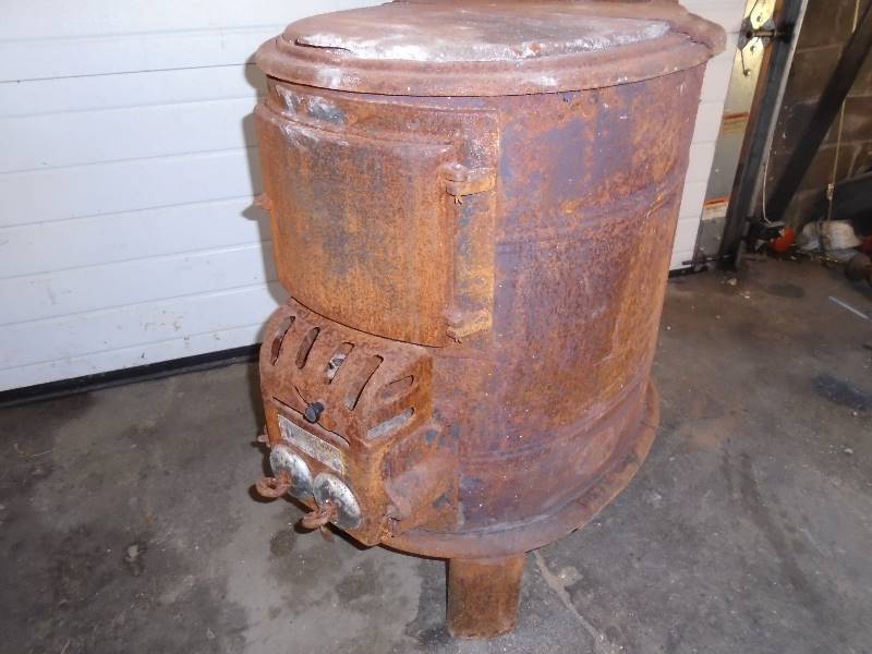 lot 9 image: Vintage wood stove