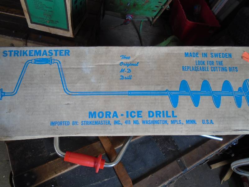 lot 17 image: Hand Ice auger