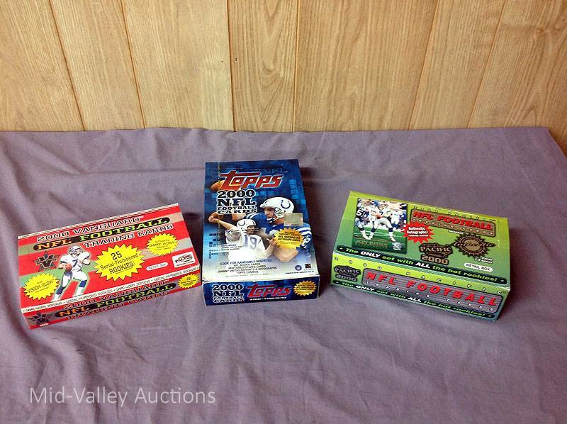 lot 12 image: Football Cards