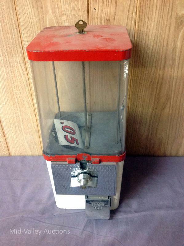 lot 36 image: Nickle Vending Machine
