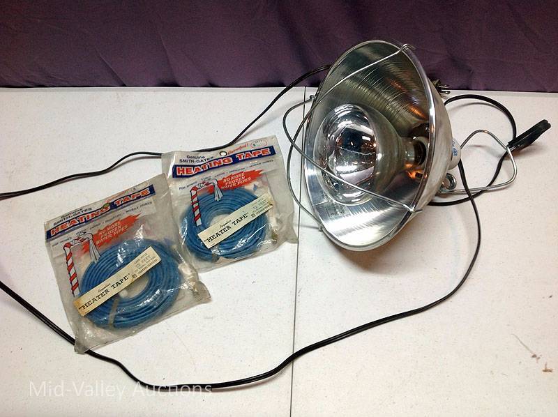 lot 47 image: Heat Tape & Heat Lamp