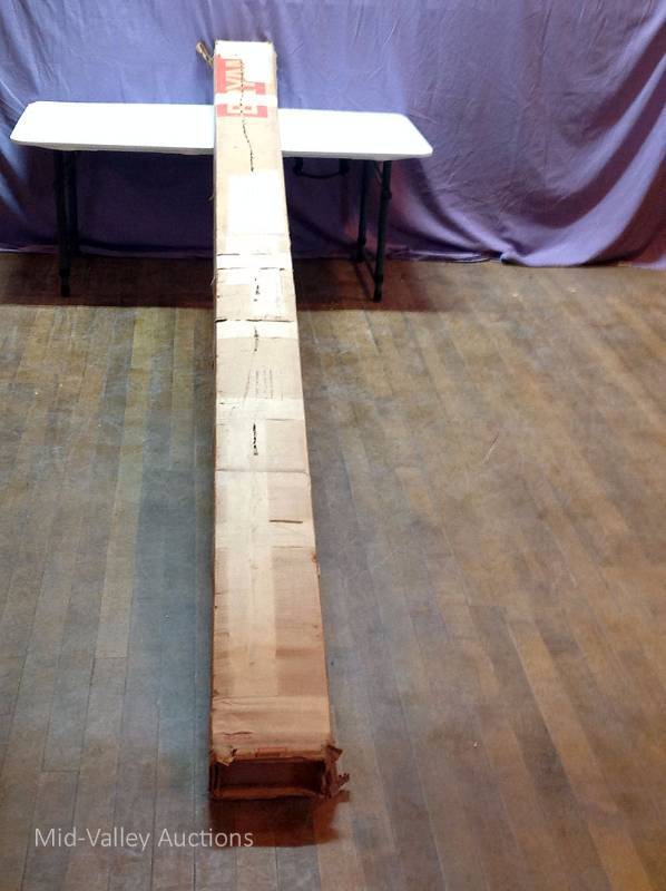 lot 48 image: Baseboard Heater - 10